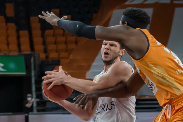 如今转战巴 如今转战巴